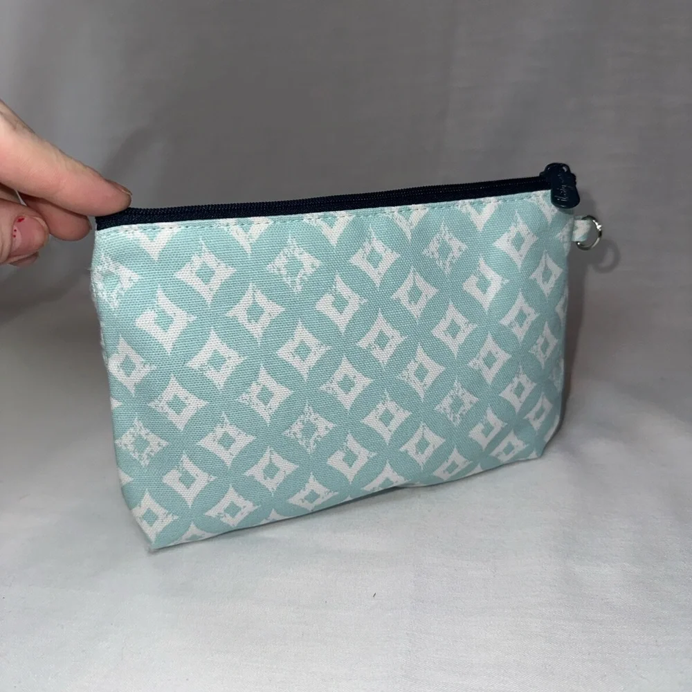 NWOT Thirty-One Wristlet Zip Pouch Light Blue Geometric Pattern